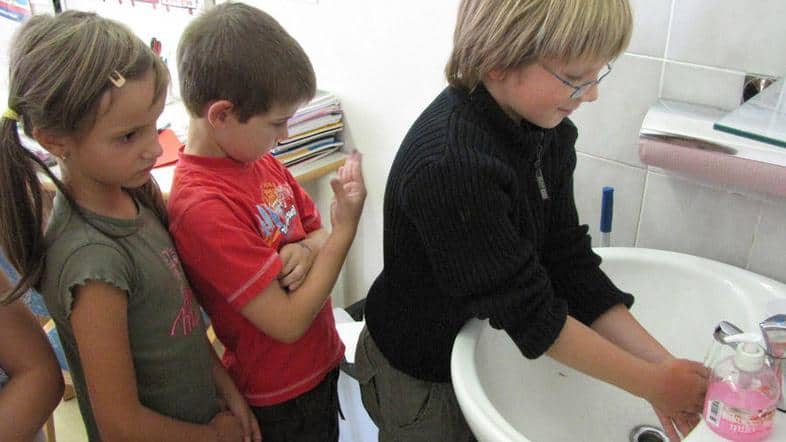8 dejstev, ki jih niste vedeli o vodi, sanitarijah in higieni v šolah